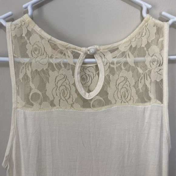 Kirra Cream peplum top with lace XSmall - Picture 5 of 6